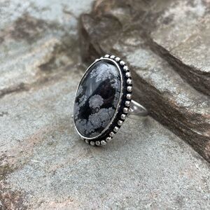 Elegant Silver and Black Women's Ring